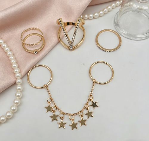 RINGS WITH CHAIN,STAR SET