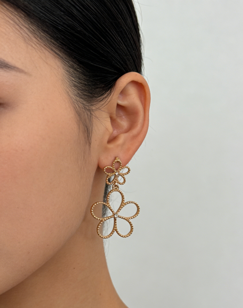 FLOWER DANGLE STUD