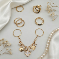 METAL RINGS WITH CHAIN PENDANT